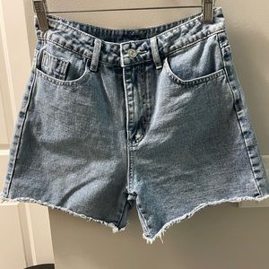 Urbanic denim shorts sz Medium💚